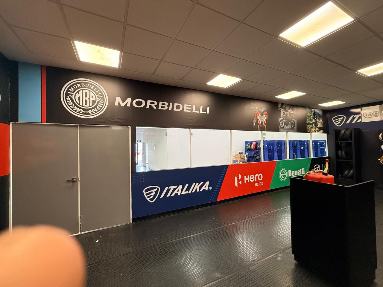 Cuando la Instalación es el Verdadero Reto: Viniles de Gran Formato en Espacios Imperfectos